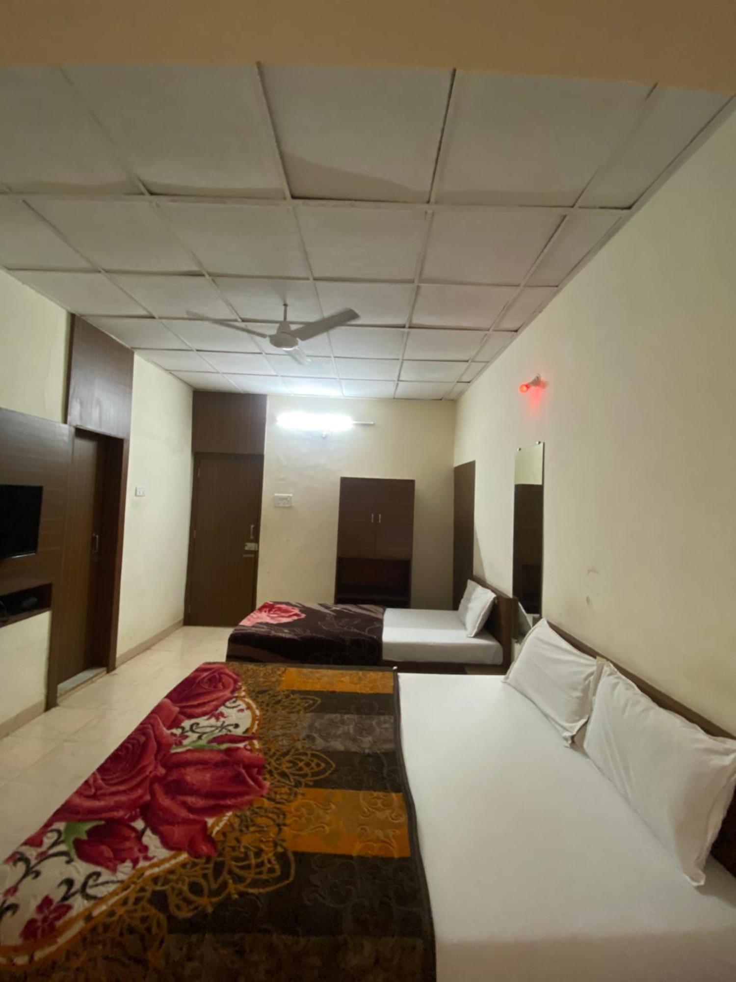 Jewel Resort Lonavala Buitenkant foto