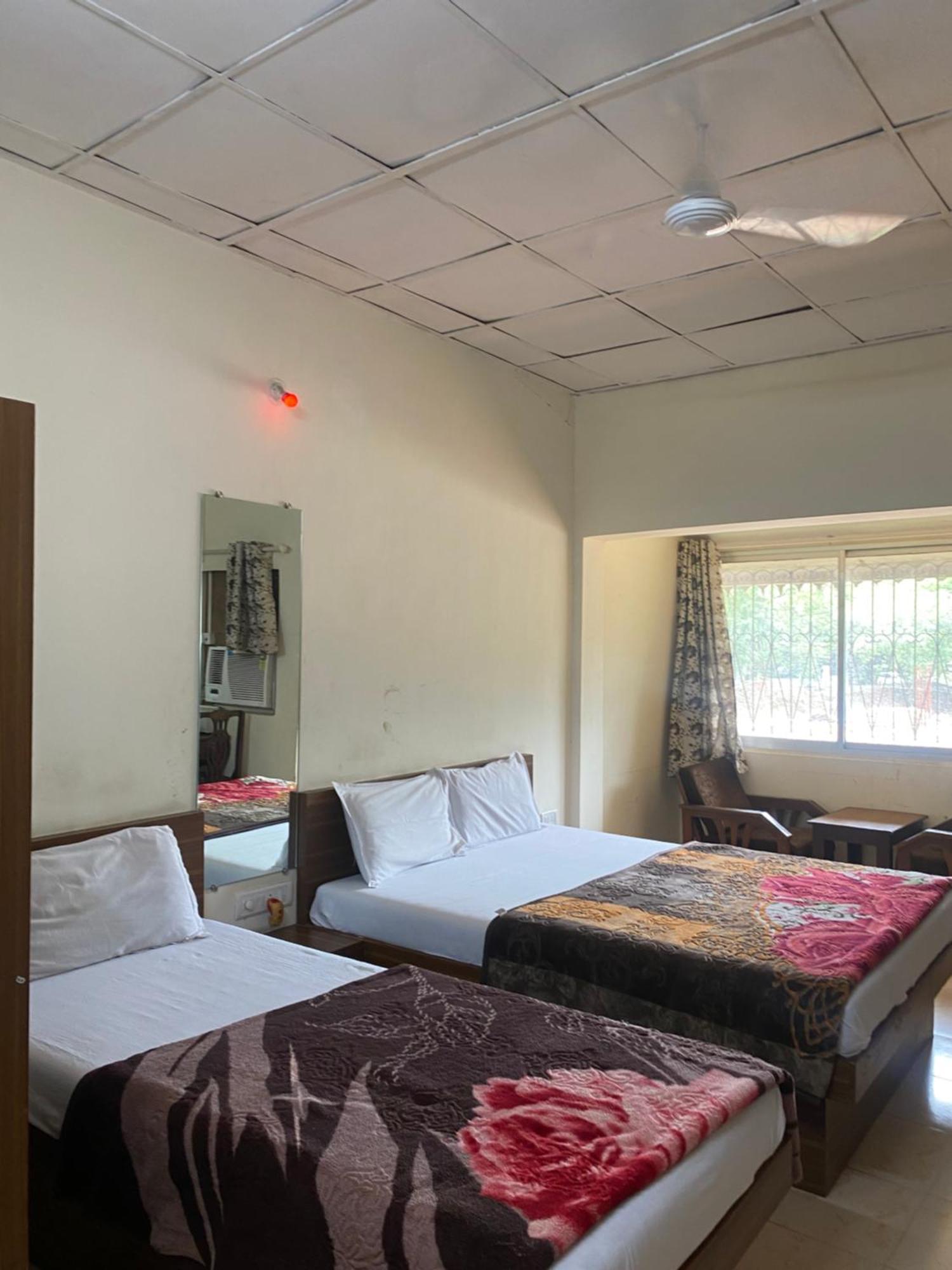 Jewel Resort Lonavala Buitenkant foto